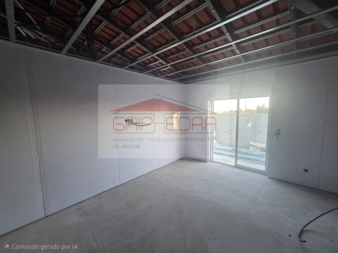 Moradia T4 para Venda em Canelas Foto 16