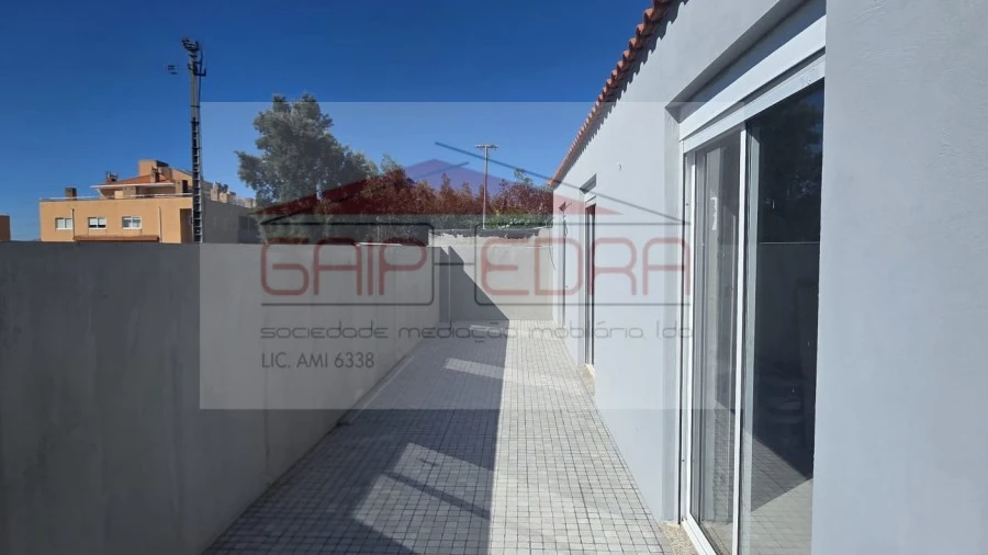 Moradia T4 para Venda em Canelas