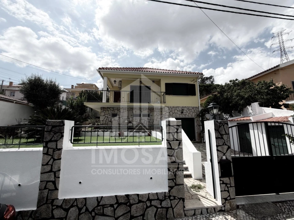 Moradia T3 para Venda em Fanhões Foto 1