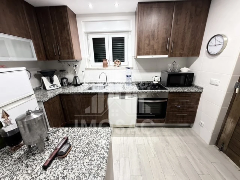 Moradia T3 para Venda em Fanhões Foto 3