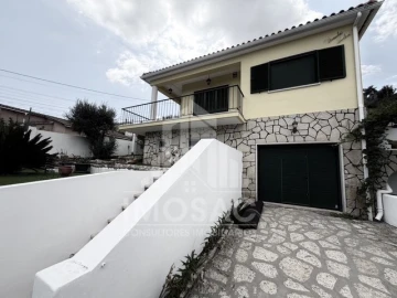 Moradia T3 para Venda em Fanhões