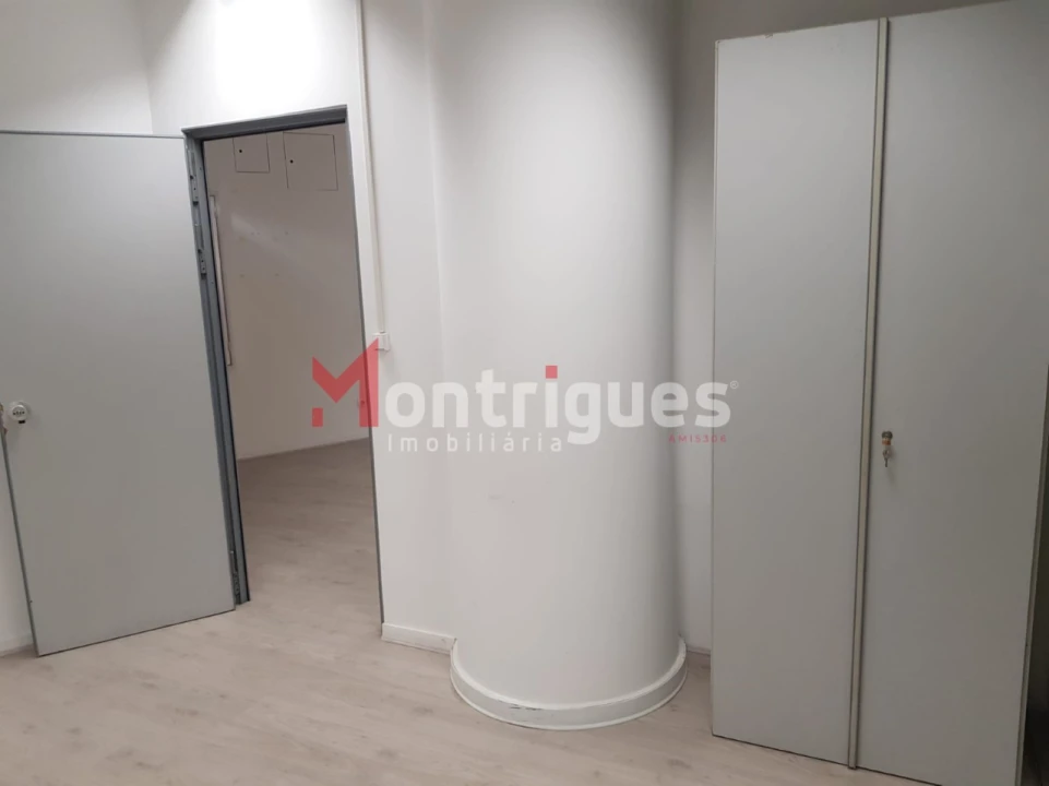 Escritório para Arrendamento em São Domingos de Benfica Foto 14