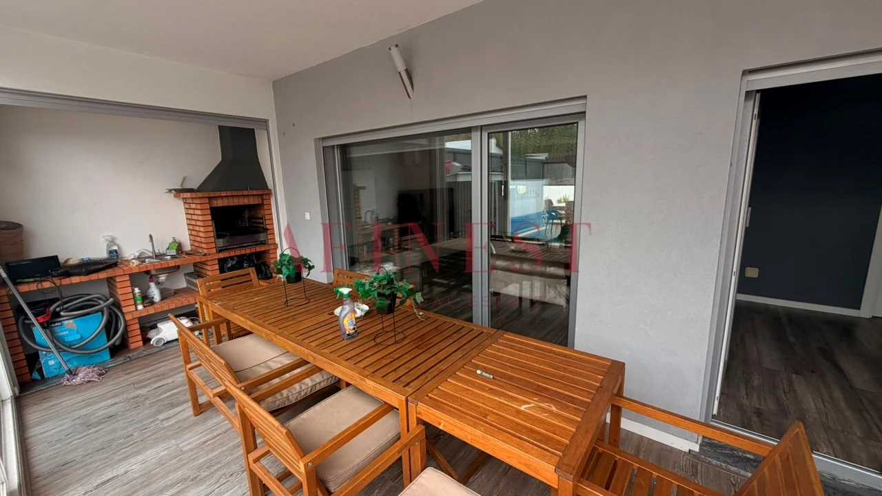 Moradia T4 para Venda em Fernao Ferro Foto 5