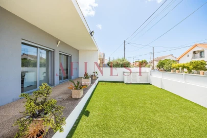Moradia T4 para Venda em Fernao Ferro