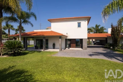 Moradia T4 para Venda em Oliveira do Bairro