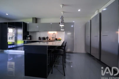 Moradia T4 para Venda em Oliveira do Bairro