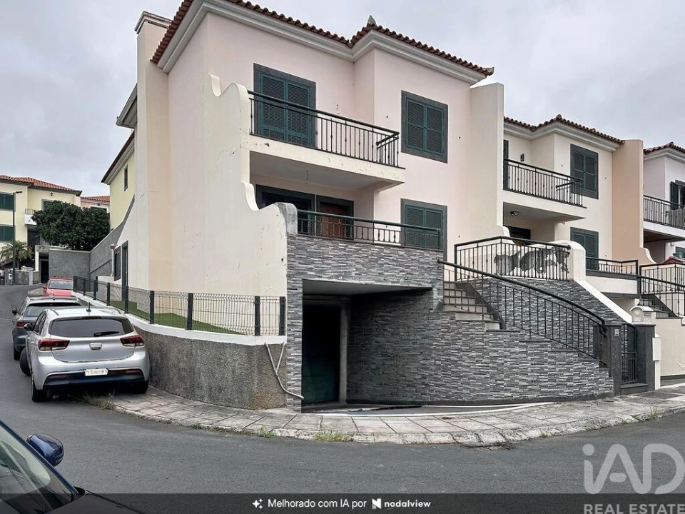 Moradia T3 para Venda em Estreito de Camara de Lobos Foto 1