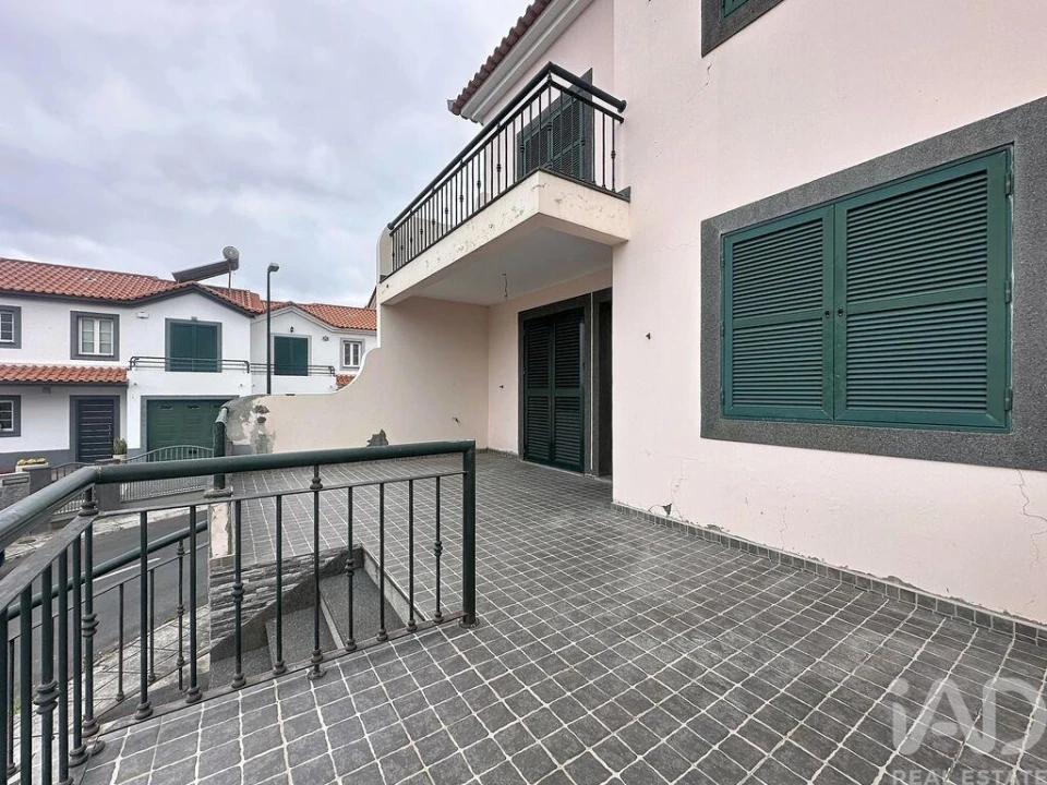 Moradia T3 para Venda em Estreito de Camara de Lobos Foto 3