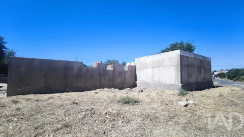 Terreno para Venda em Quelfes