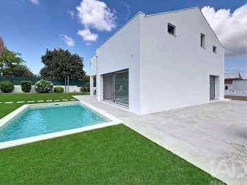 Moradia T6 para Venda em Azeitão (São Lourenço e São Simão)