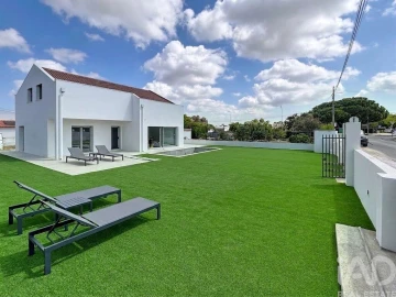Moradia T6 para Venda em Azeitão (São Lourenço e São Simão)
