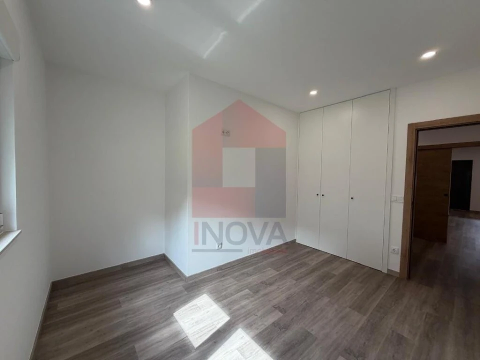 Apartamento T2 para Venda em Vila Verde e Barbudo Foto 16