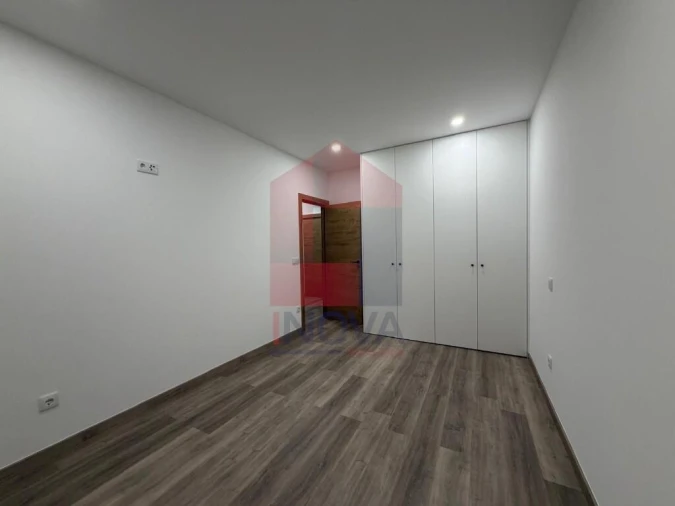 Apartamento T2 para Venda em Vila Verde e Barbudo Foto 12