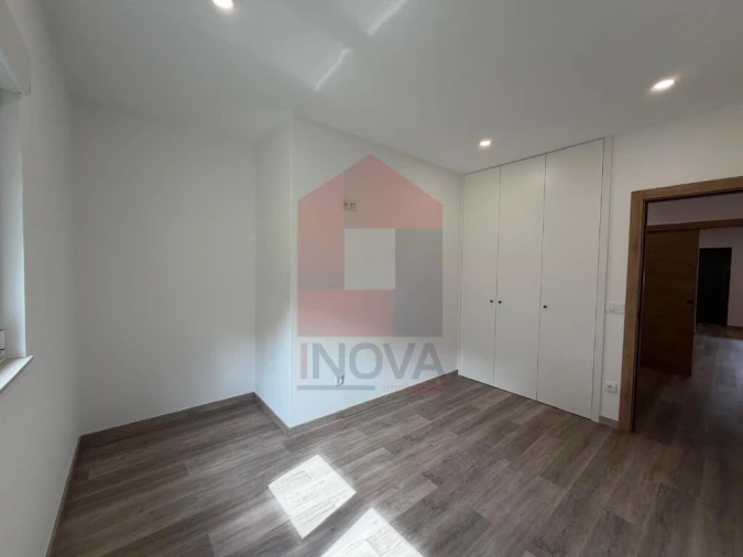 Apartamento T2 para Venda em Vila Verde e Barbudo Foto 16