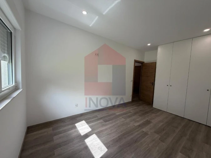 Apartamento T2 para Venda em Vila Verde e Barbudo Foto 14