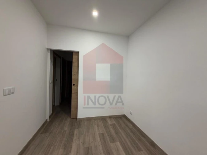 Apartamento T2 para Venda em Vila Verde e Barbudo Foto 11