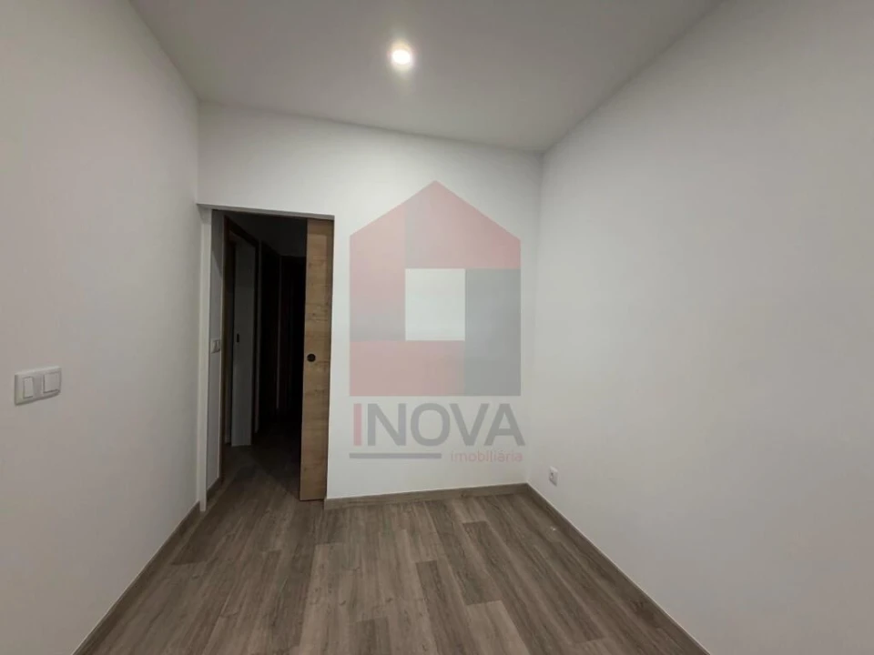 Apartamento T2 para Venda em Vila Verde e Barbudo Foto 11
