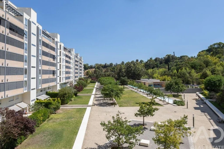 Apartamento T2 para Arrendamento em São Domingos de Benfica Foto 5
