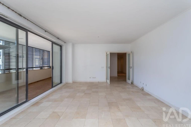 Apartamento T2 para Arrendamento em São Domingos de Benfica Foto 7