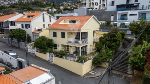 Moradia T3 para Venda em Funchal (São Pedro)