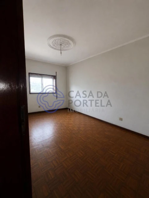 Moradia T4 para Venda em Moreira de Conegos