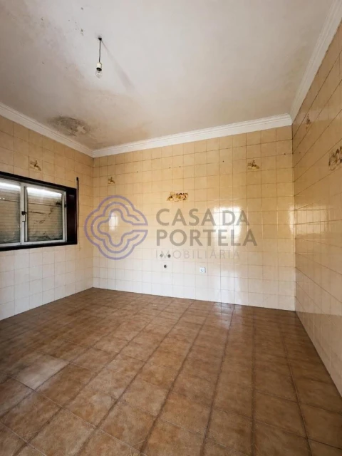 Moradia T4 para Venda em Moreira de Conegos
