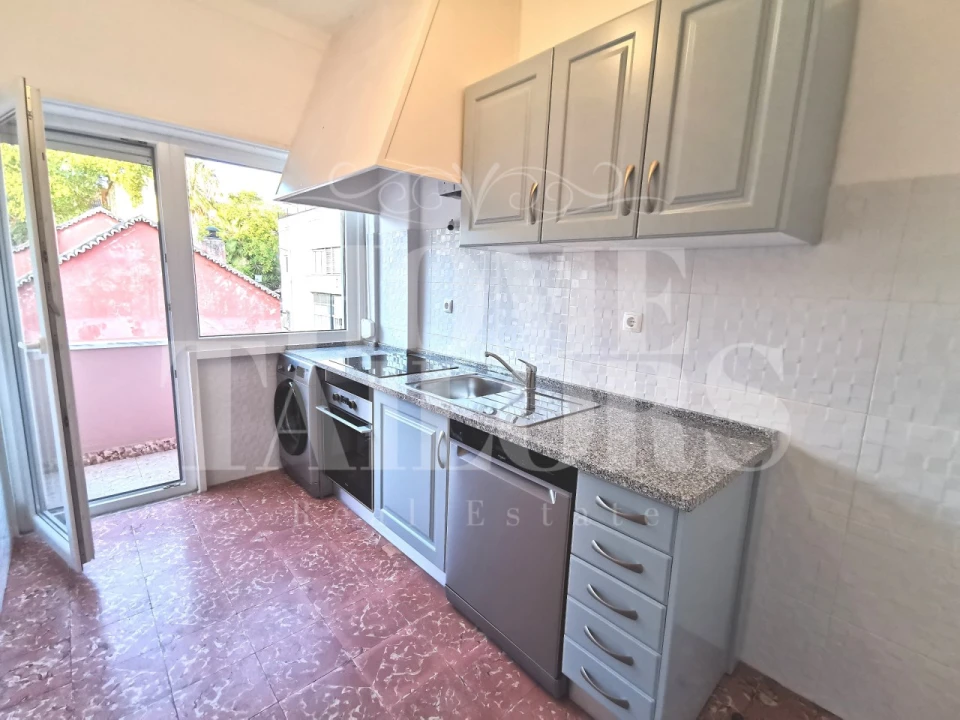 Apartamento T3 para Arrendamento em Santo António Foto 6