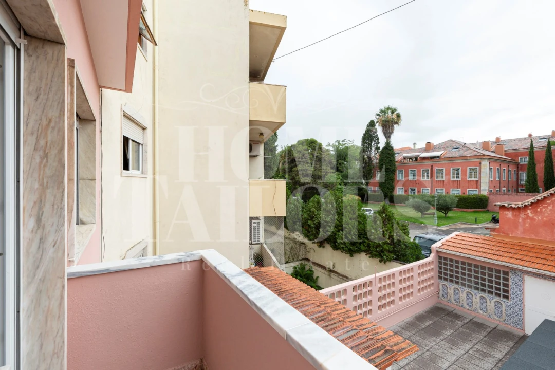 Apartamento T3 para Arrendamento em Santo António Foto 10