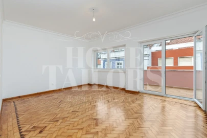 Apartamento T3 para Arrendamento em Santo António