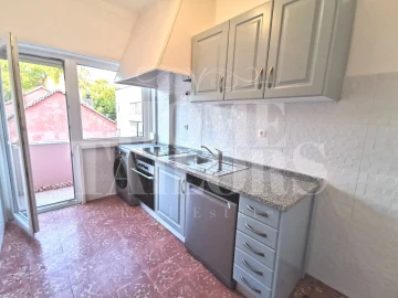 Apartamento T3 para Arrendamento em Santo António