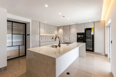 Apartamento T4 para Venda em Carcavelos e Parede