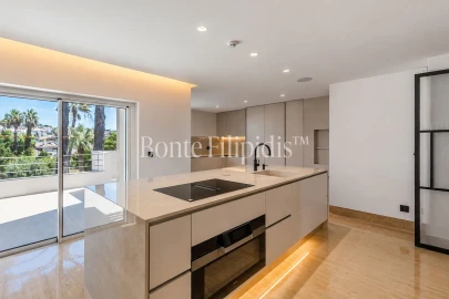 Apartamento T4 para Venda em Carcavelos e Parede