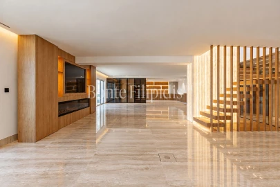 Apartamento T4 para Venda em Carcavelos e Parede