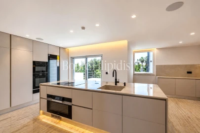 Apartamento T4 para Venda em Carcavelos e Parede