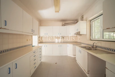 Moradia T7 para Venda em Penha de França
