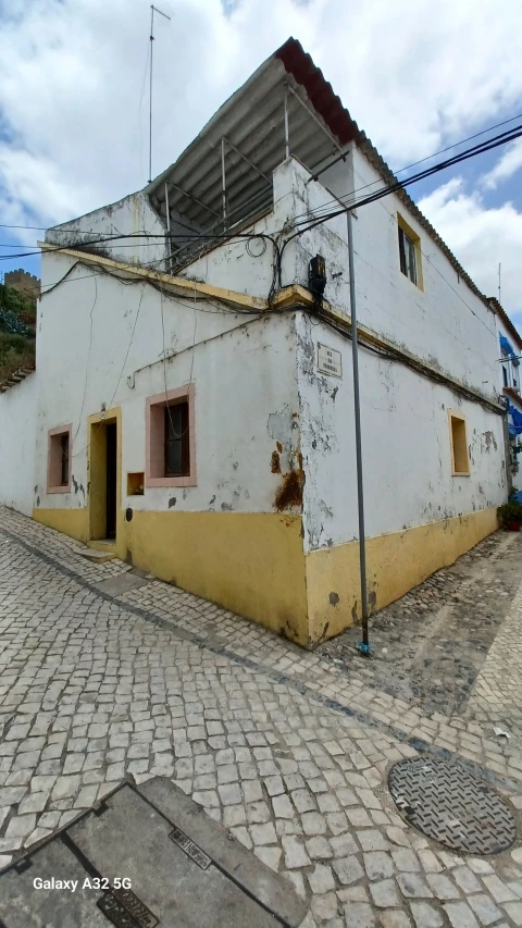 Moradia T2 para Venda em Santa Maria do Castelo e Santiago e Santa Susana