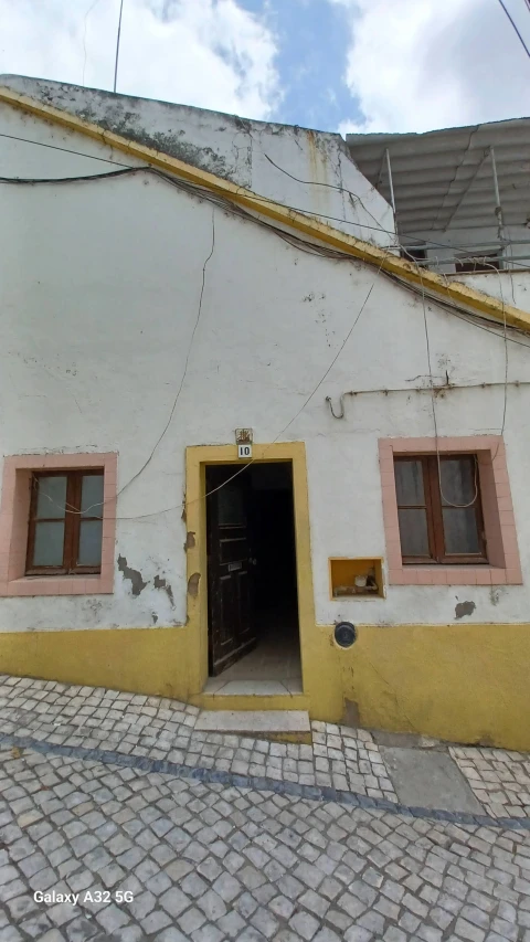 Moradia T2 para Venda em Santa Maria do Castelo e Santiago e Santa Susana