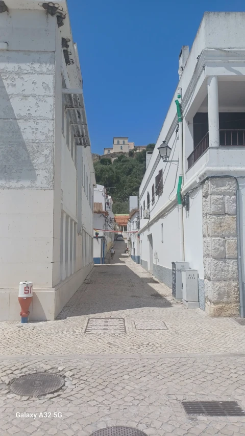 Moradia T2 para Venda em Santa Maria do Castelo e Santiago e Santa Susana