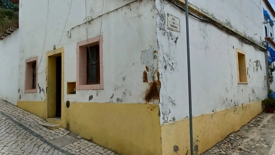 Moradia T2 para Venda em Santa Maria do Castelo e Santiago e Santa Susana