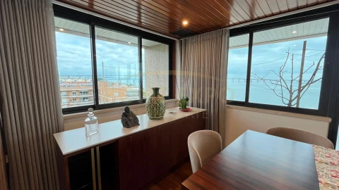 Apartamento T5 para Venda em Parque das Nações