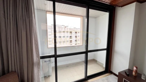 Apartamento T5 para Venda em Parque das Nações