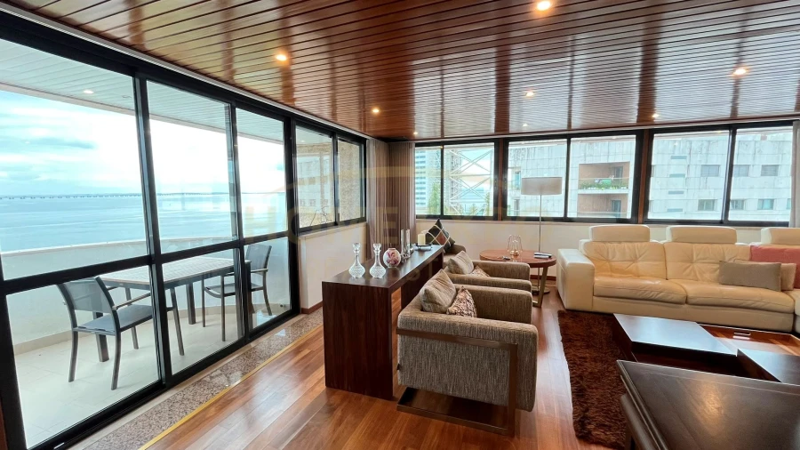 Apartamento T5 para Venda em Parque das Nações Foto 4