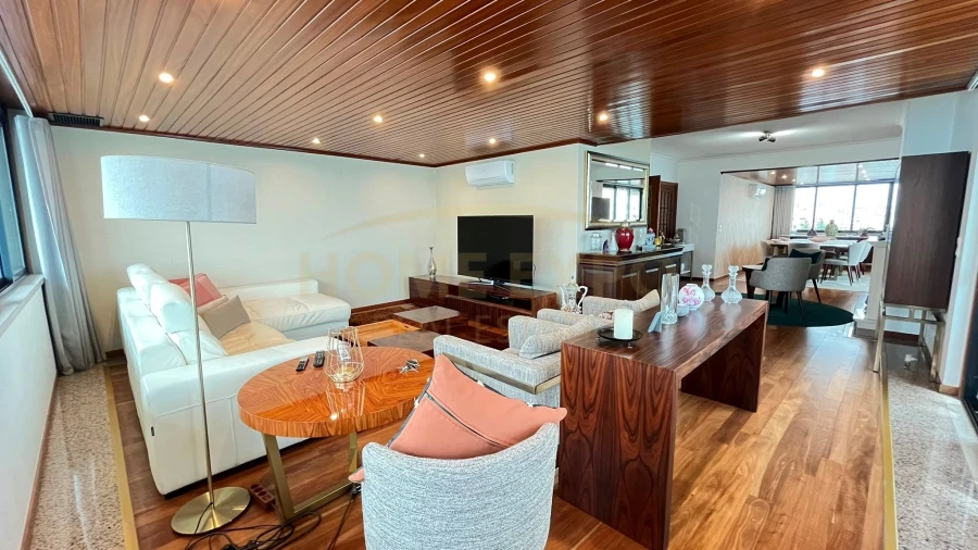 Apartamento T5 para Venda em Parque das Nações Foto 6
