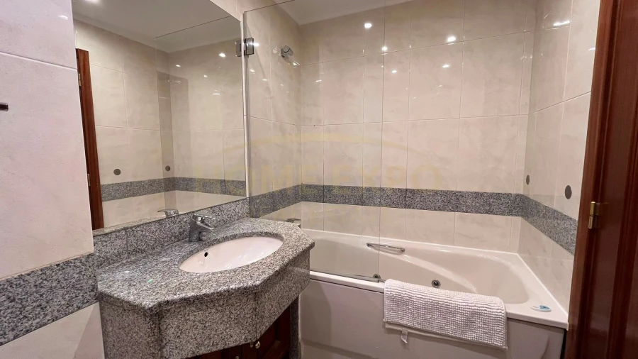 Apartamento T5 para Venda em Parque das Nações Foto 26
