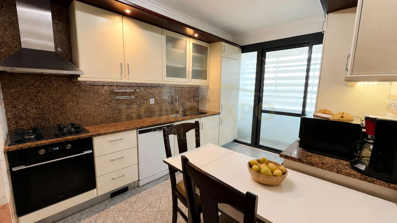 Apartamento T5 para Venda em Parque das Nações Foto 10