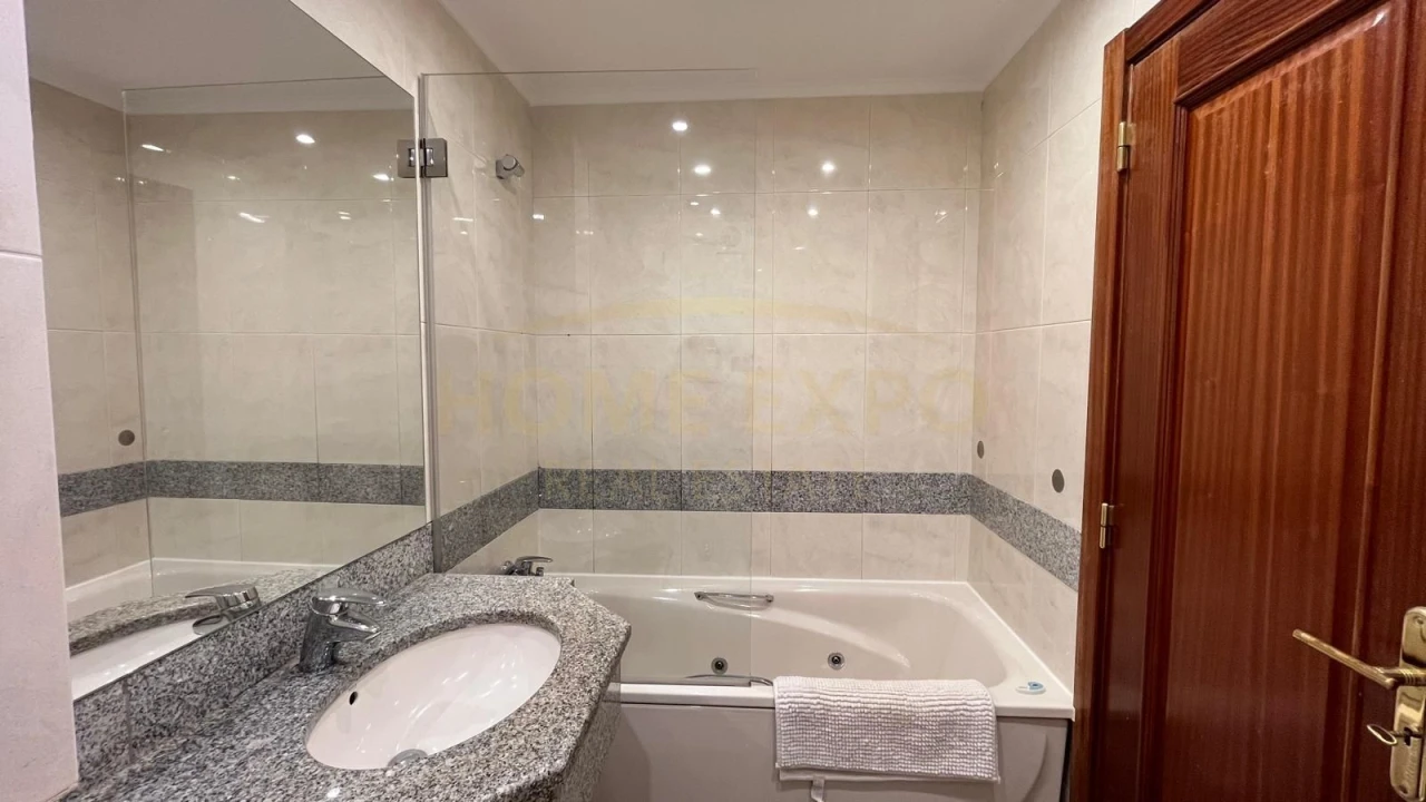 Apartamento T5 para Venda em Parque das Nações Foto 27