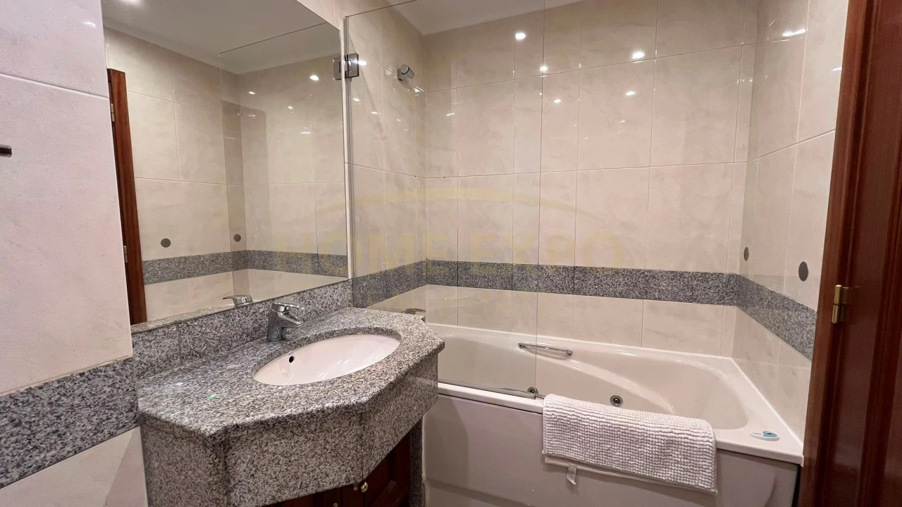 Apartamento T5 para Venda em Parque das Nações Foto 26