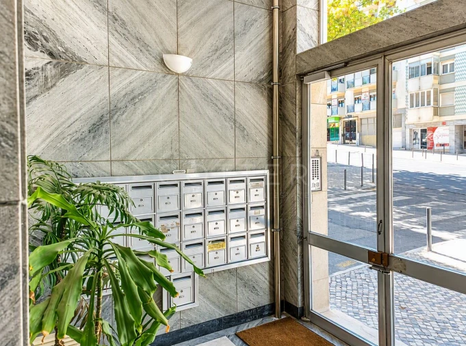 Apartamento T3 para Venda em Benfica Foto 2
