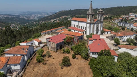 Moradia T5 para Venda em Idães