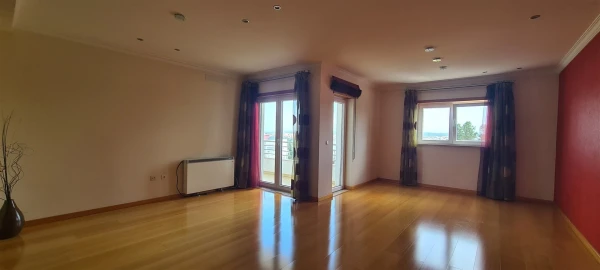 Apartamento T3 para Arrendamento em Leiria, Pousos, Barreira e Cortes